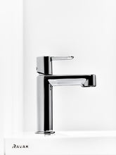 Load image into Gallery viewer, Puri standing washbasin taps

