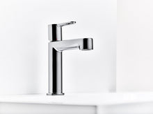 Load image into Gallery viewer, Puri standing washbasin taps
